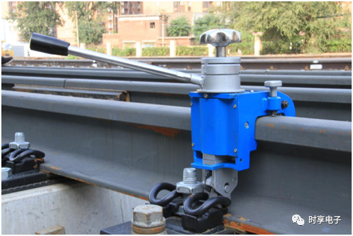 便攜式ω型彈條扣壓力檢測(cè)儀